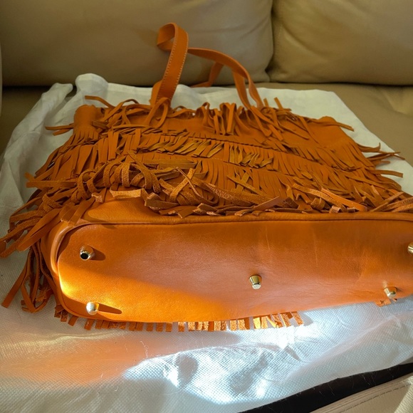 Guia’s orange fringe leather bag - Picture 4 of 10